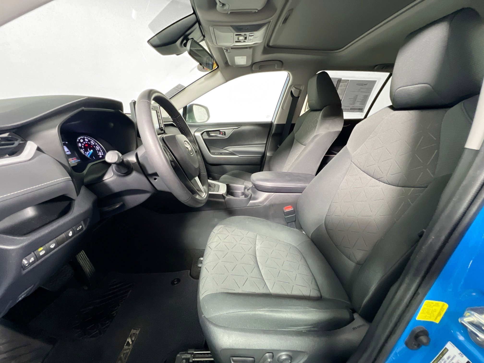 Used 2020 Toyota RAV4 XLE w/ Convenience Package AWD/4WD image 14