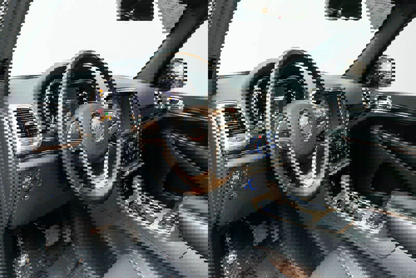 Used 2016 Jeep Grand Cherokee Limited 75th Anniversary image 2