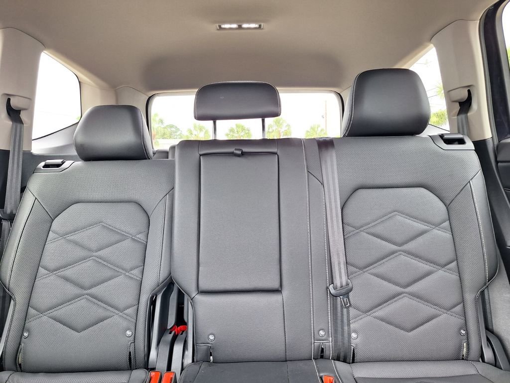 Used 2025 Volkswagen Atlas SE FWD image 25