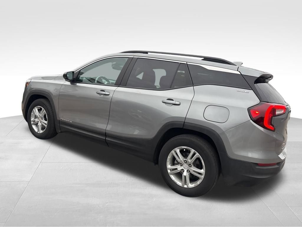 Used 2023 GMC Terrain SLE w/ Driver Convenience Package image 9