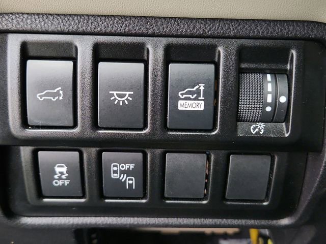 Used 2022 Subaru Ascent Limited AWD/4WD image 18