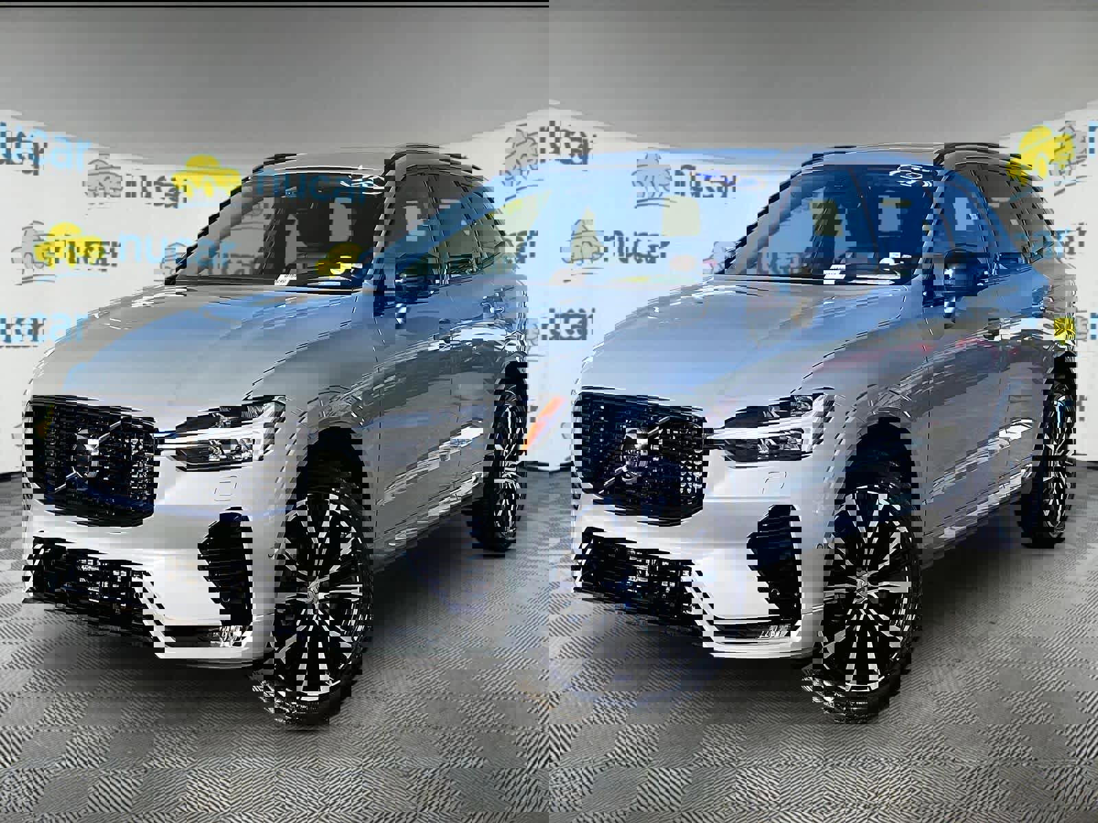 Used 2025 Volvo XC60 B5 Plus image 3