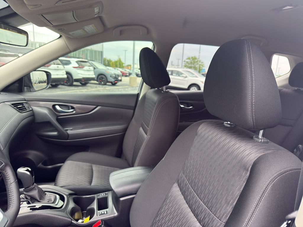 Used 2019 Nissan Rogue SV w/ Premium Package FWD image 26