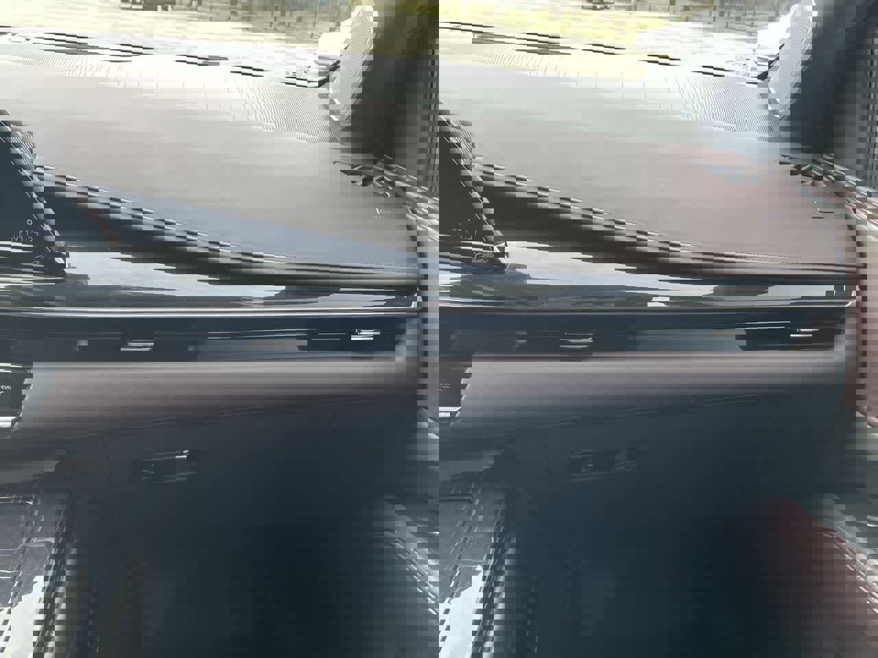 Certified 2024 Cadillac Escalade ESV V w/ LPO, ONYX Package image 16