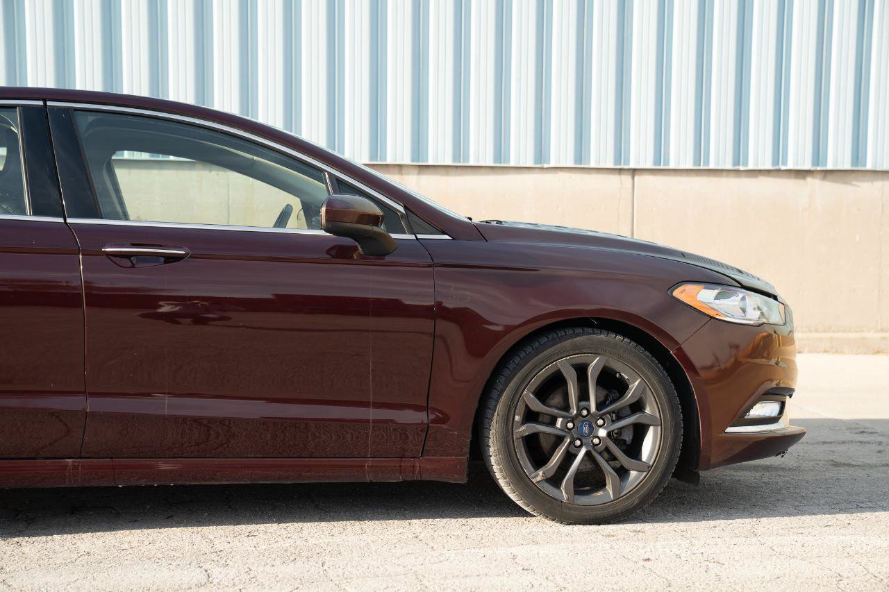Used 2018 Ford Fusion SE w/ Equipment Group 201A FWD image 11