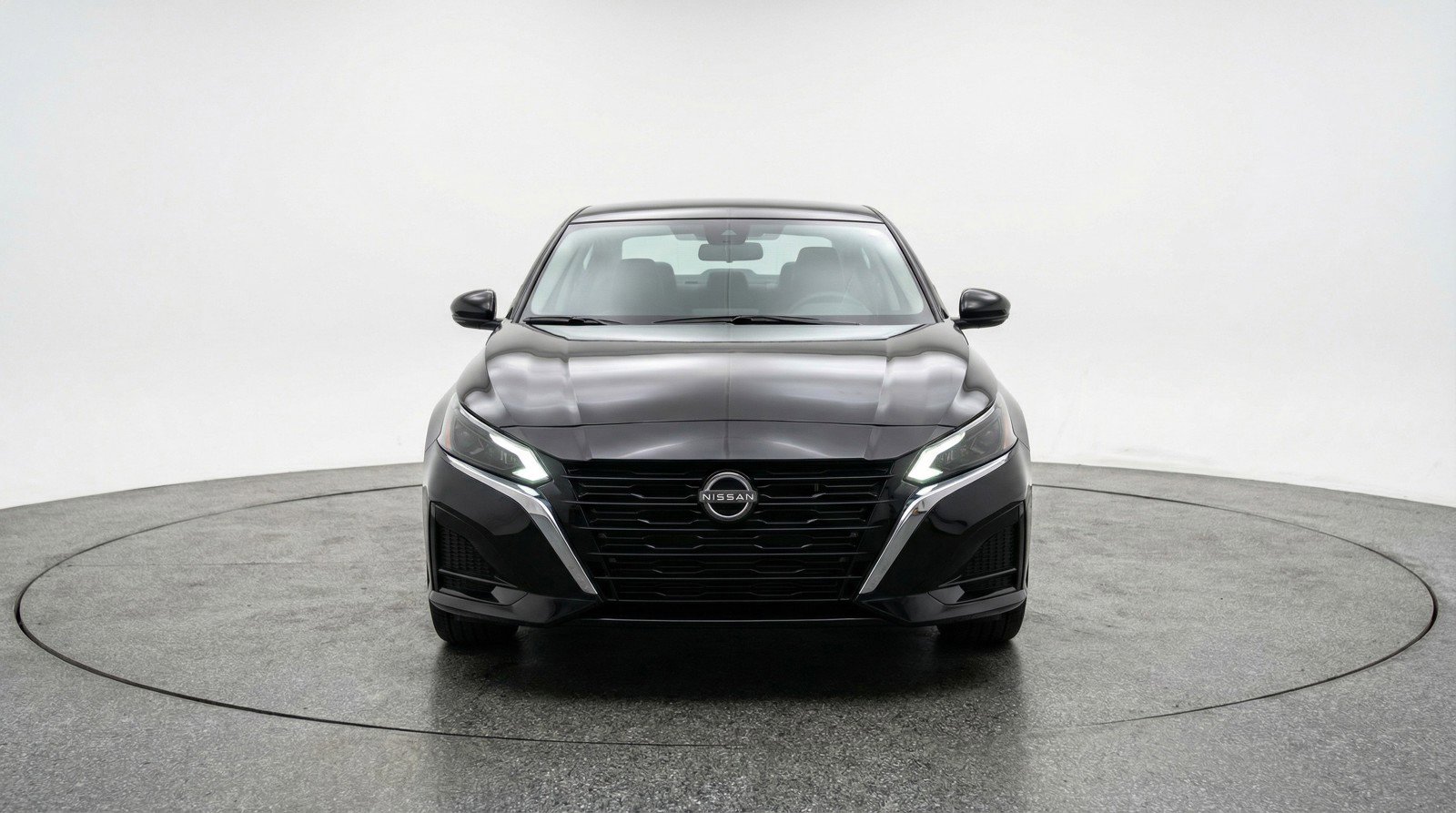 Used 2025 Nissan Altima 2.5 SV FWD image 2