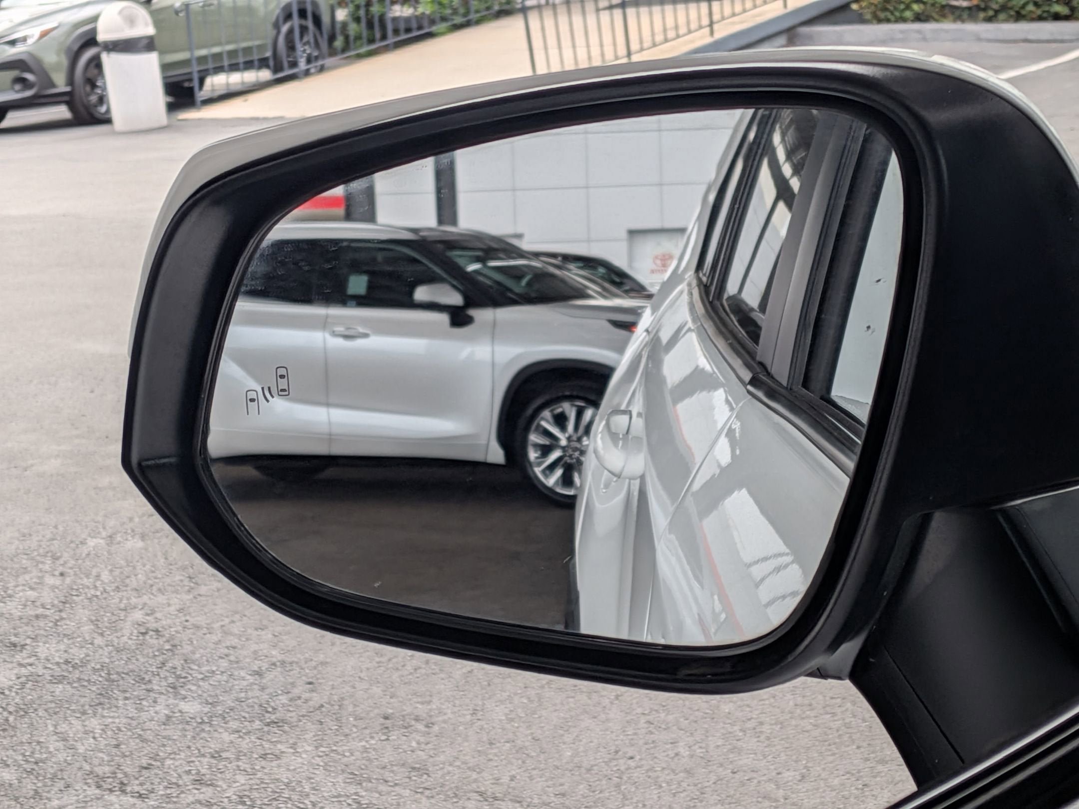 Certified 2025 Toyota RAV4 XLE FWD image 24