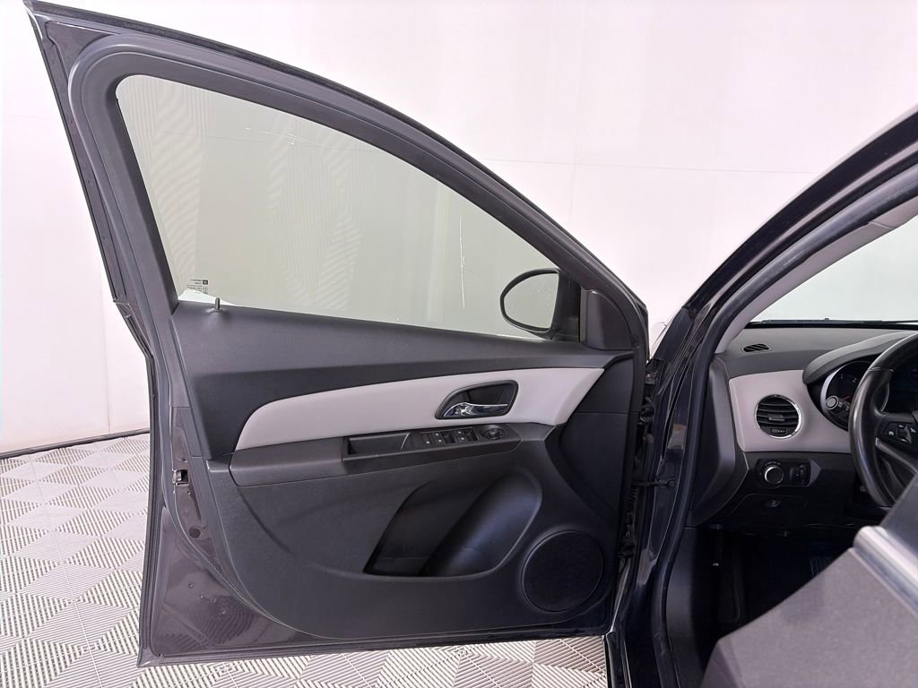 Used 2014 Chevrolet Cruze LT image 10