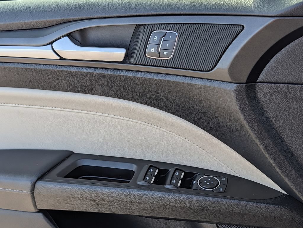 Used 2018 Ford Fusion Titanium FWD image 26