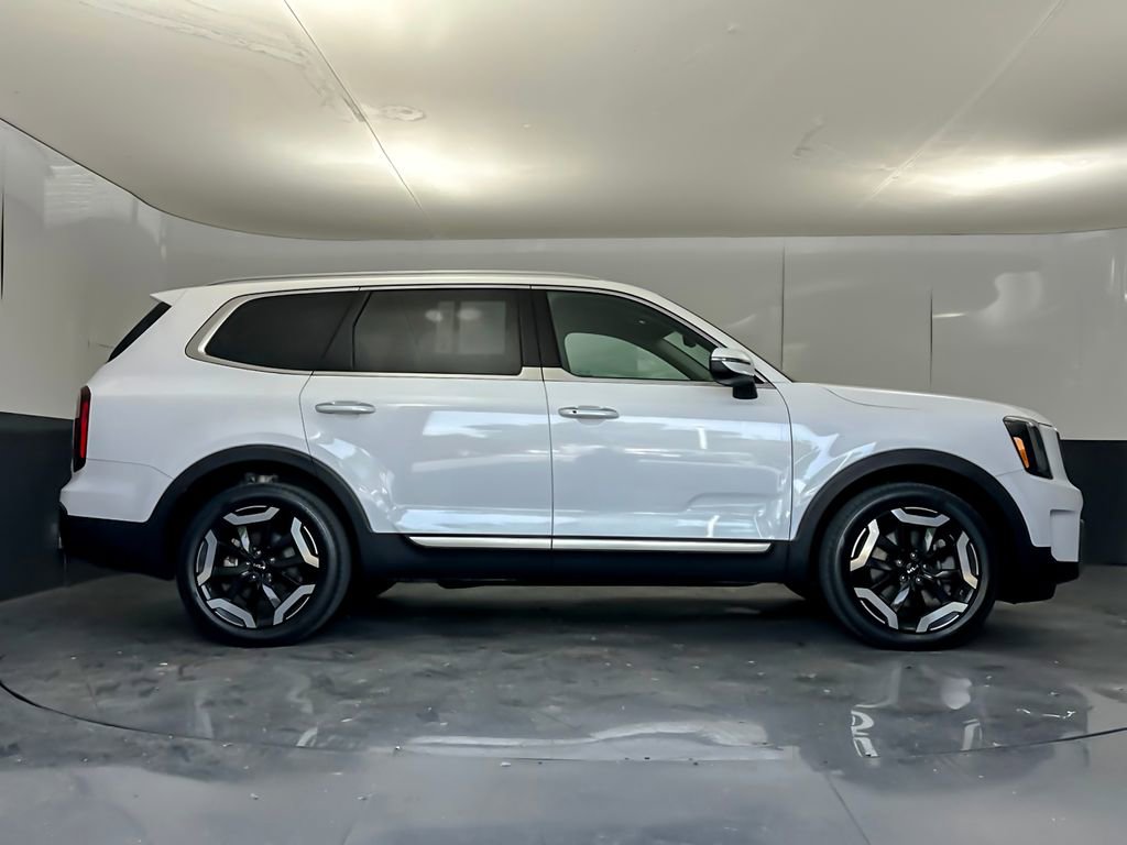 Used 2024 Kia Telluride S w/ S Sunroof Package image 2