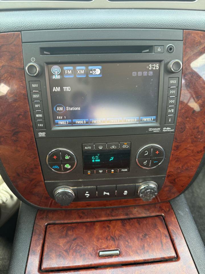 Used 2013 Chevrolet Avalanche LTZ AWD/4WD image 15