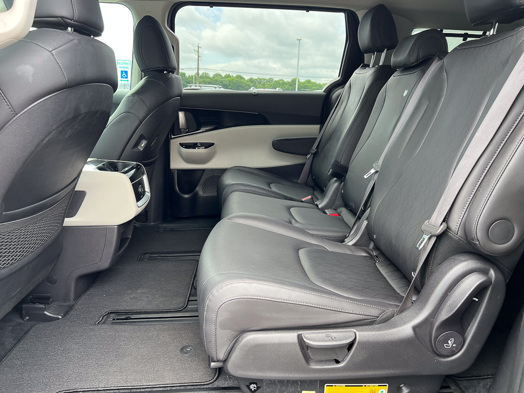 Used 2024 Kia Carnival EX FWD image 29