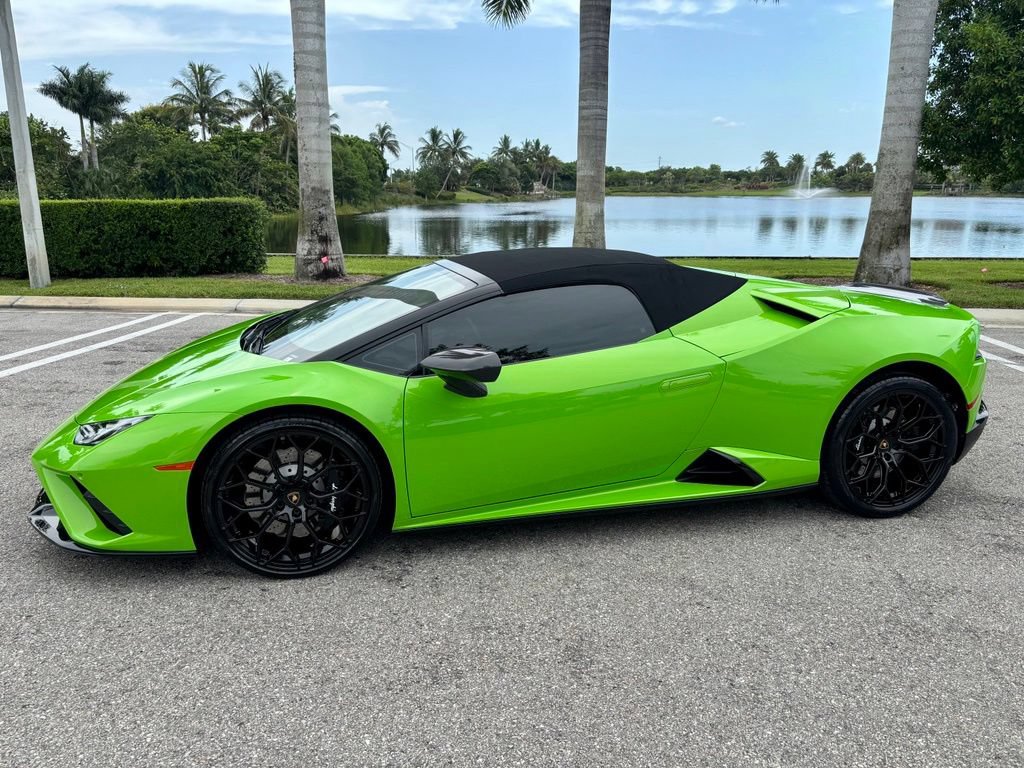 Used 2021 Lamborghini Huracan EVO RWD image 2