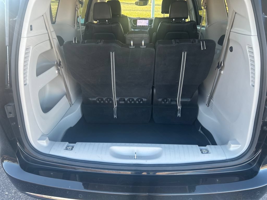 Used 2024 Chrysler Pacifica Touring-L FWD image 22