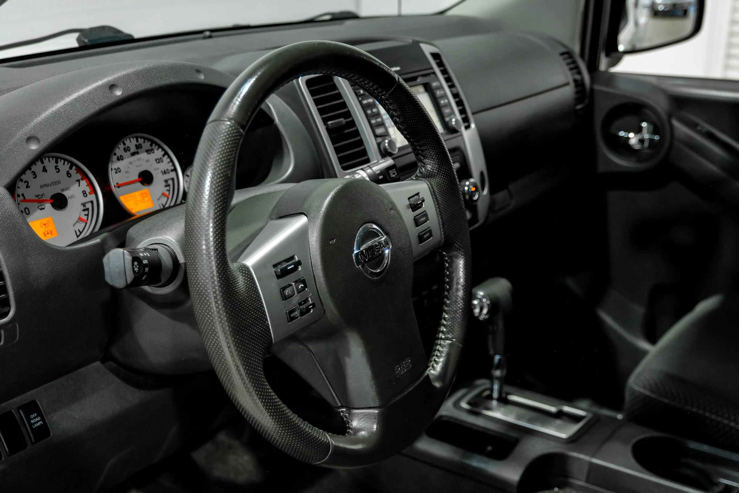 Used 2014 Nissan Xterra PRO-4X w/ Nevada Tow Package AWD/4WD image 21