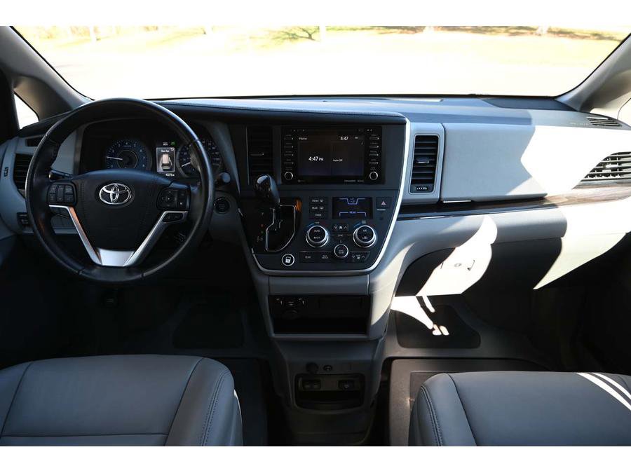 Used 2020 Toyota Sienna XLE FWD image 22
