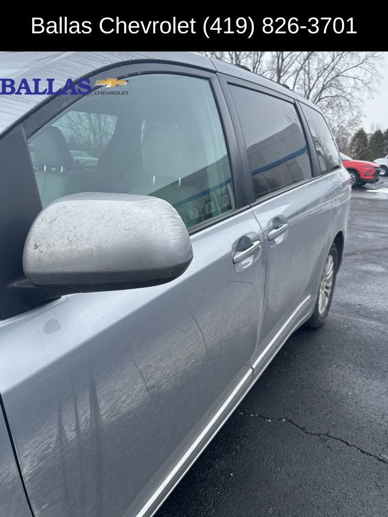 Used 2012 Toyota Sienna image 2