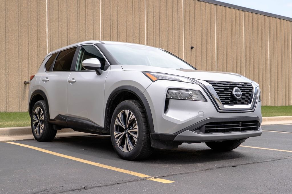 Used 2023 Nissan Rogue SV image 2