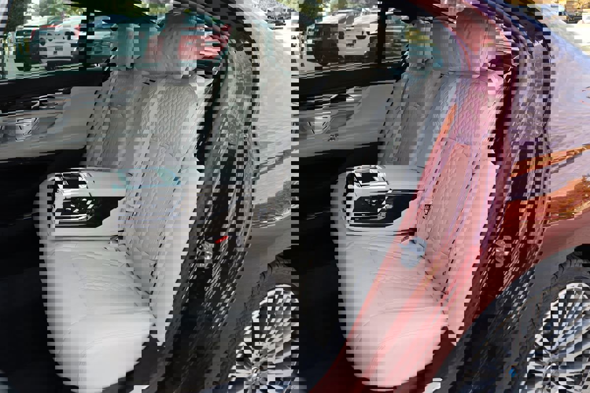 Used 2019 BMW 750i xDrive w/ Luxury Rear Seating Package image 53