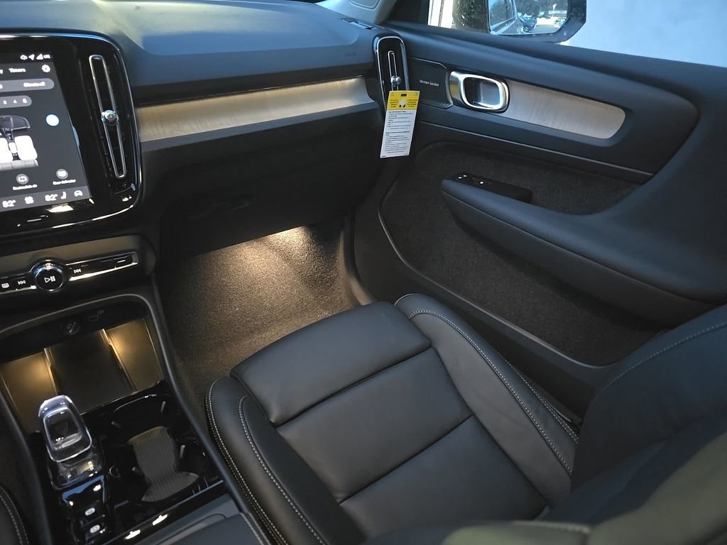 New 2026 Volvo XC40 B5 Ultra w/ Climate Package AWD/4WD image 19