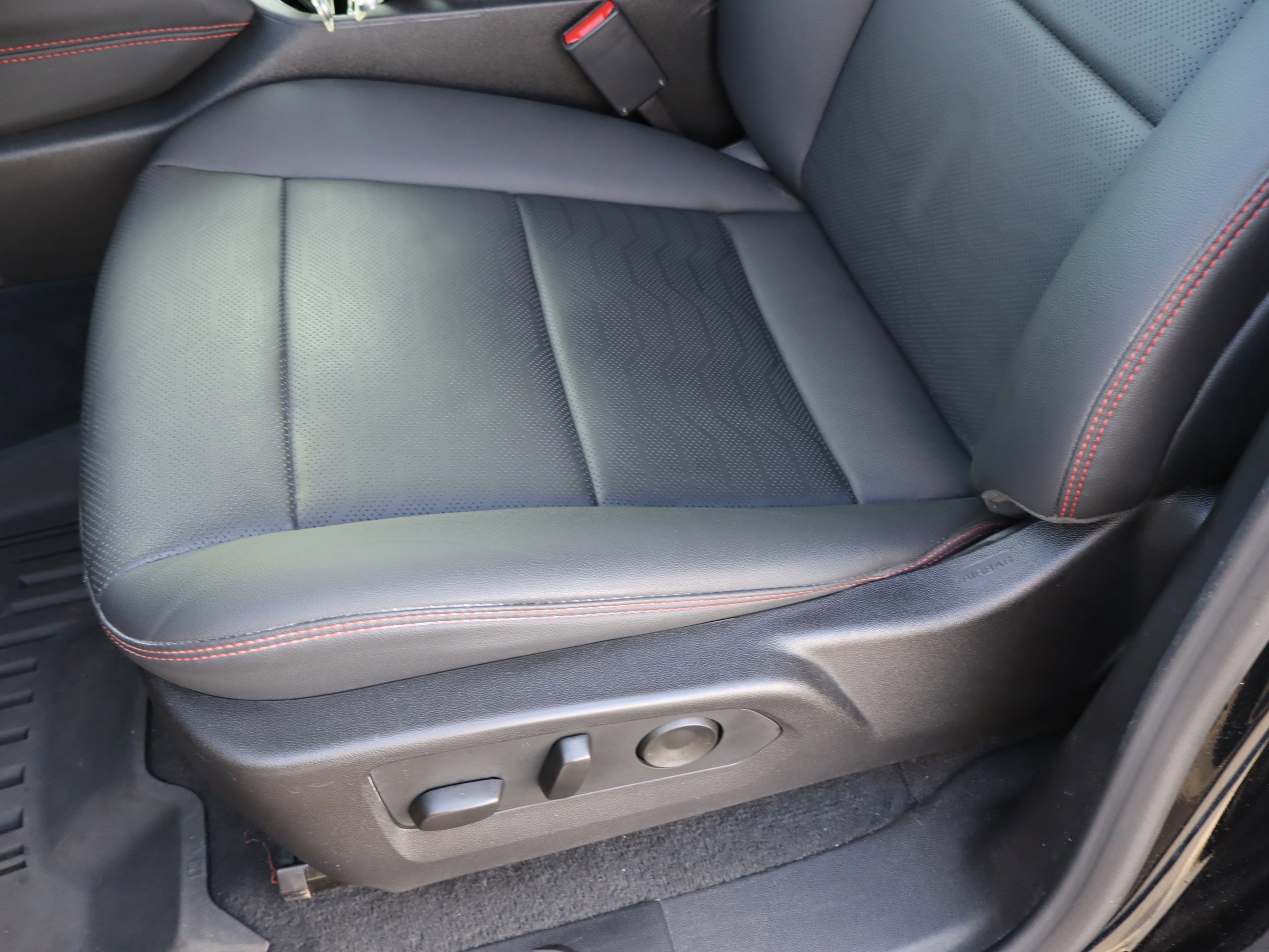 Certified 2025 Chevrolet Colorado Z71 w/ Midnight Edition image 20