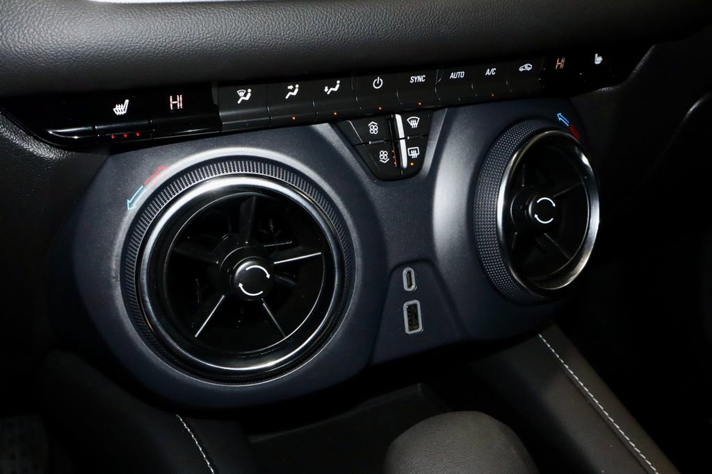 Used 2025 Chevrolet Blazer LT FWD image 33