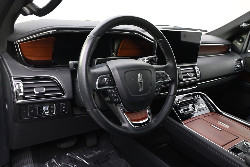 Used 2022 Lincoln Navigator Reserve w/ Monochromatic Package image 11