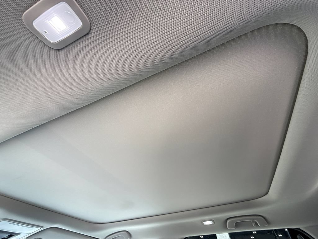 Used 2023 Honda Pilot Touring image 16