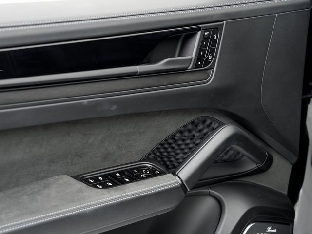 Certified 2025 Porsche Cayenne GTS image 8