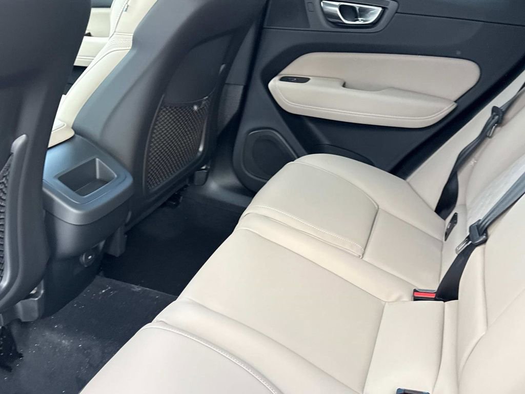 Certified 2026 Volvo XC60 B5 Core w/ Climate Package PRO AWD/4WD image 12