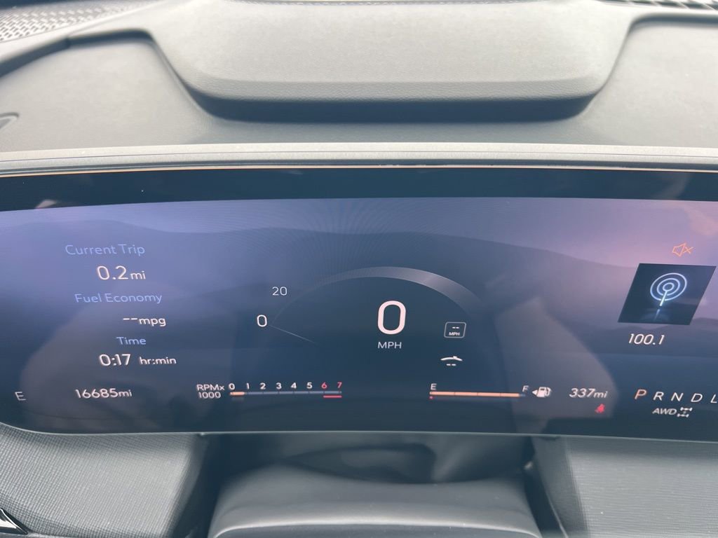 Used 2025 Buick Enclave Sport Touring image 18