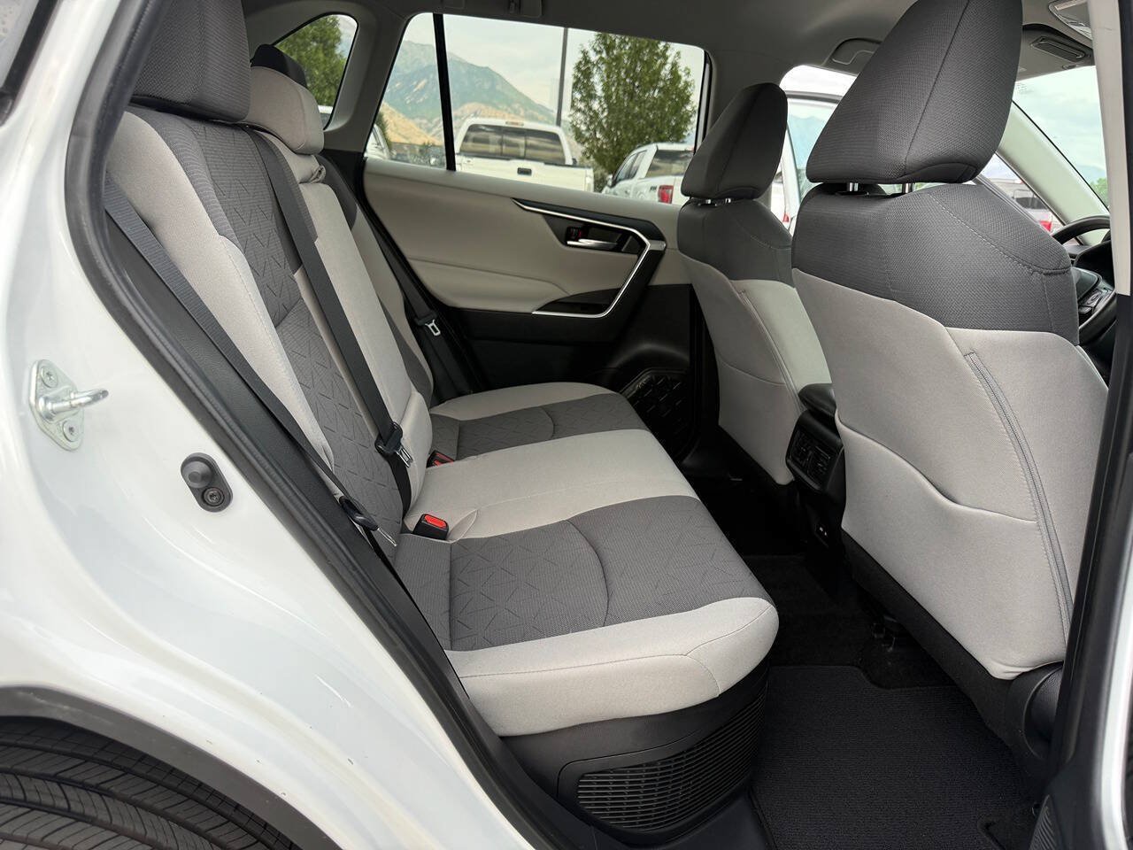 Used 2021 Toyota RAV4 XLE AWD/4WD image 19