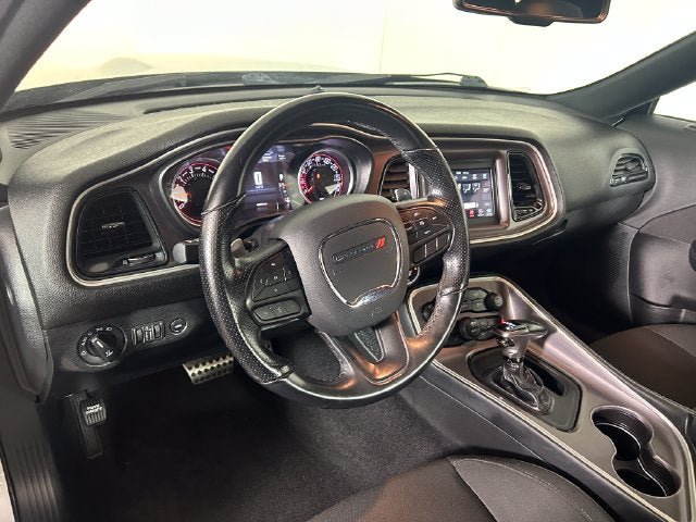 Used 2022 Dodge Challenger R/T RWD image 10