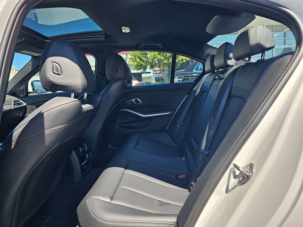 Used 2026 BMW 330i Sedan w/ M Sport Package RWD image 18