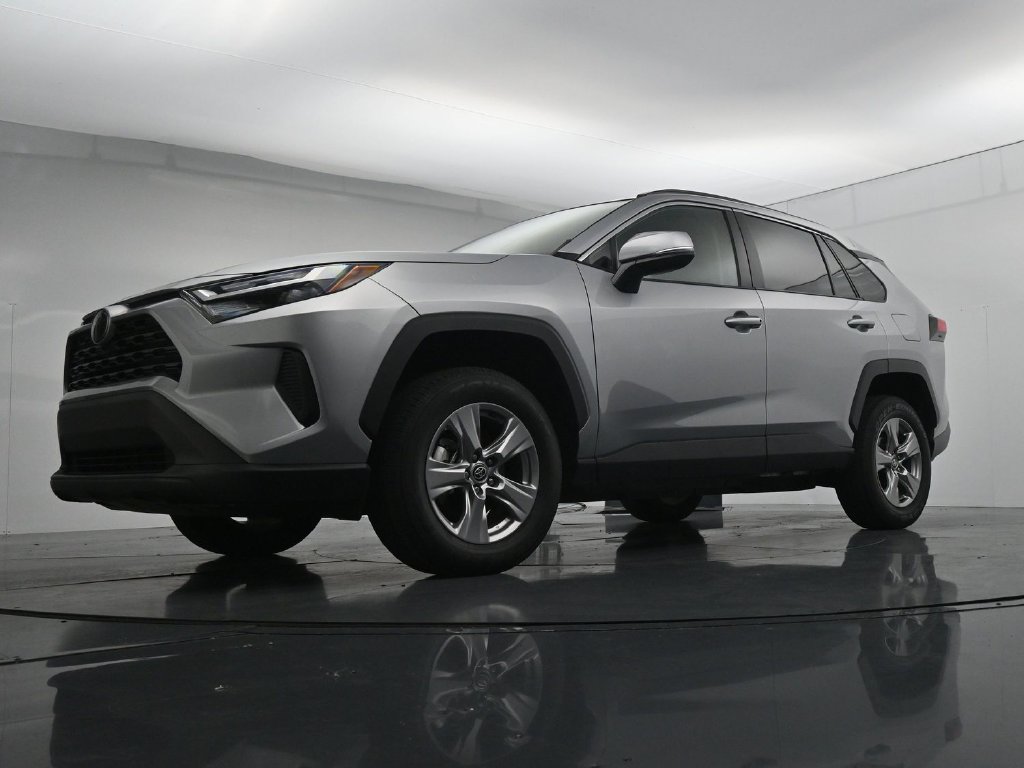 Used 2025 Toyota RAV4 XLE AWD/4WD image 20
