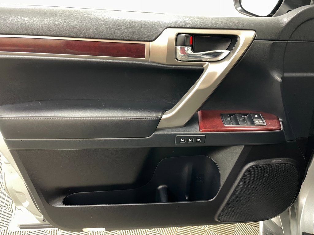 Used 2016 Lexus GX 460 Luxury image 32