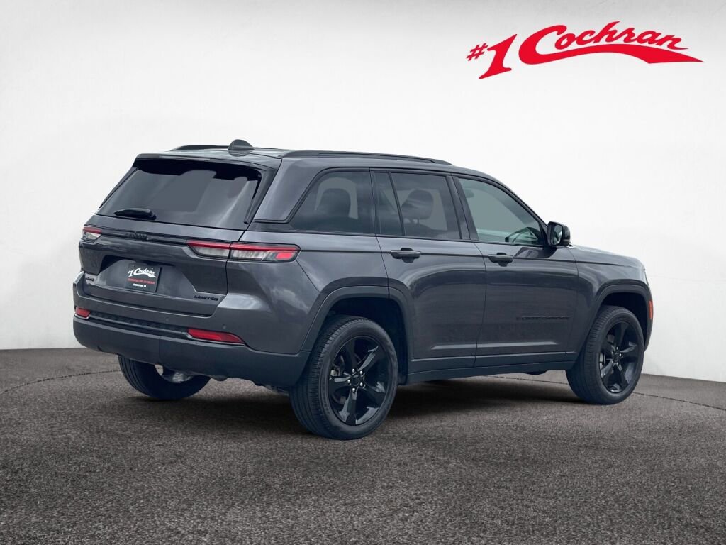 Used 2024 Jeep Grand Cherokee Limited w/ Black Appearance Package AWD/4WD image 27