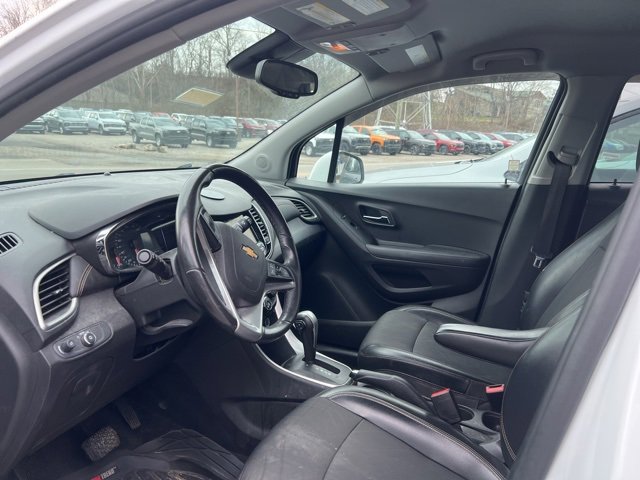 Used 2018 Chevrolet Trax LT w/ LT Convenience Package image 6