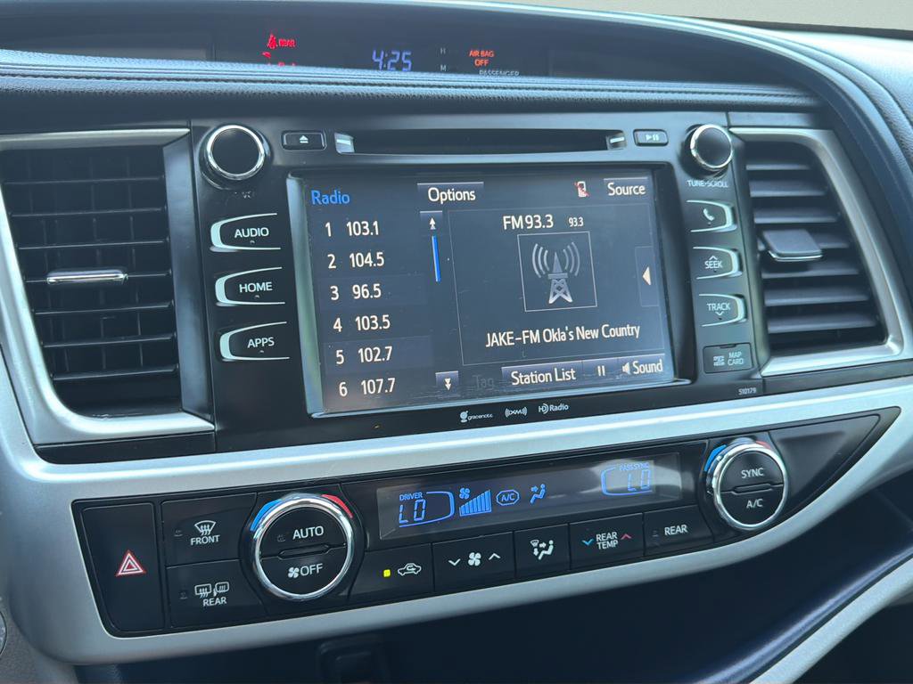 Used 2018 Toyota Highlander XLE AWD/4WD image 25
