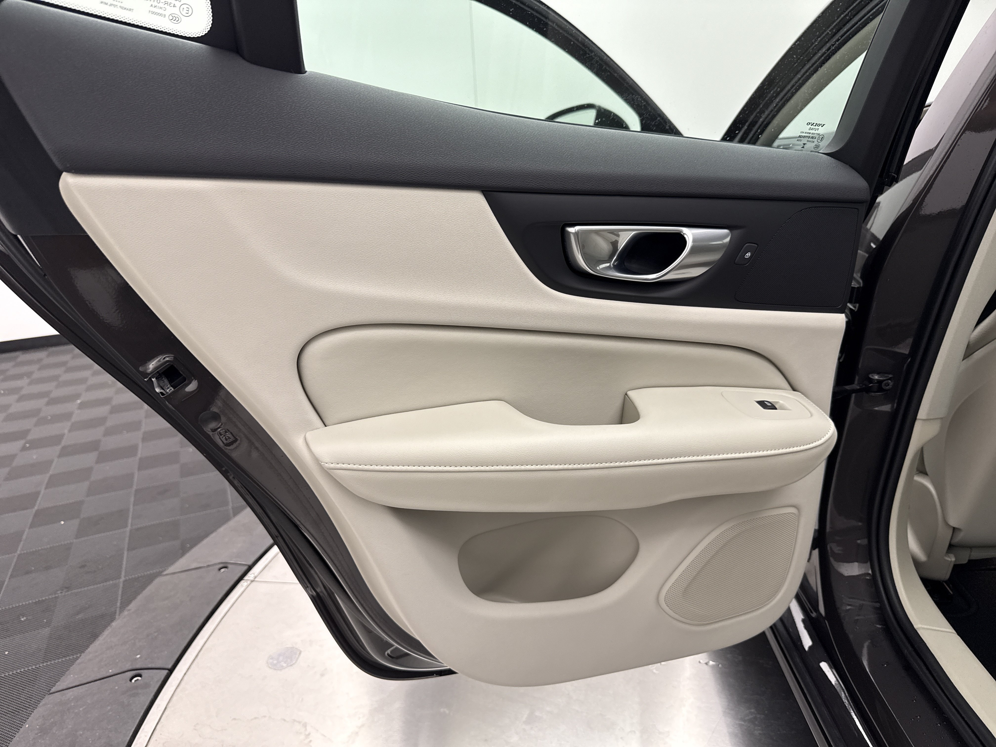 Used 2024 Volvo S60 B5 Plus AWD/4WD image 22