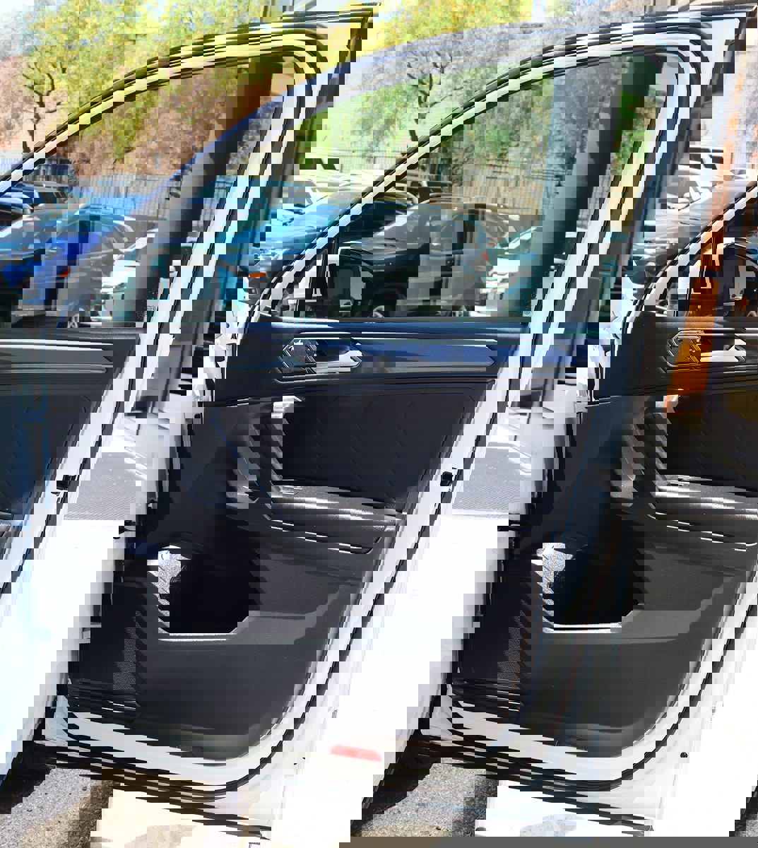 Used 2021 Volkswagen Tiguan SEL Premium R-Line image 35