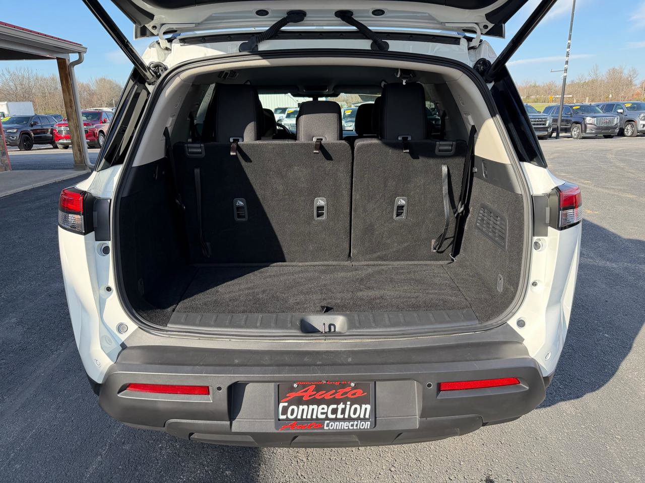 Used 2025 Nissan Pathfinder SV image 6