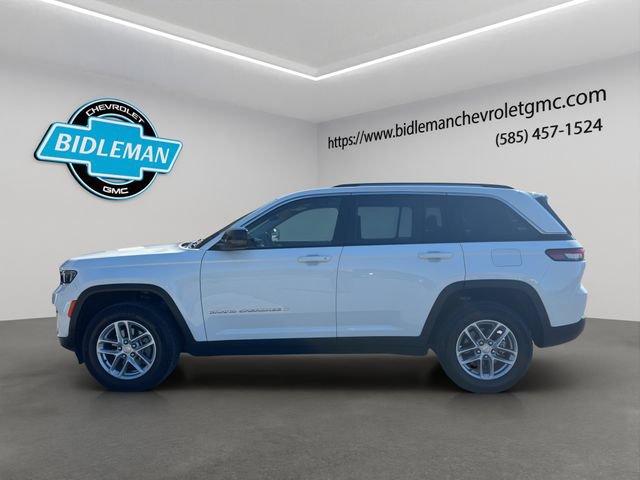 Used 2023 Jeep Grand Cherokee Laredo AWD/4WD image 4