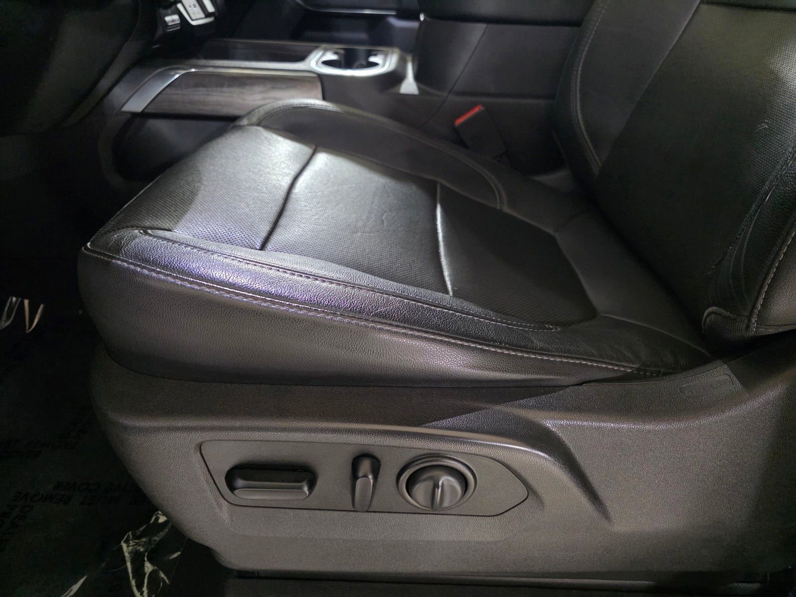 Used 2019 Chevrolet Silverado 1500 LTZ w/ LTZ Convenience Package AWD/4WD image 26
