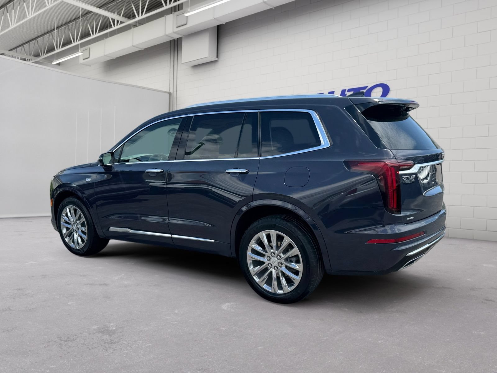 Used 2024 Cadillac XT6 Premium Luxury AWD/4WD image 2