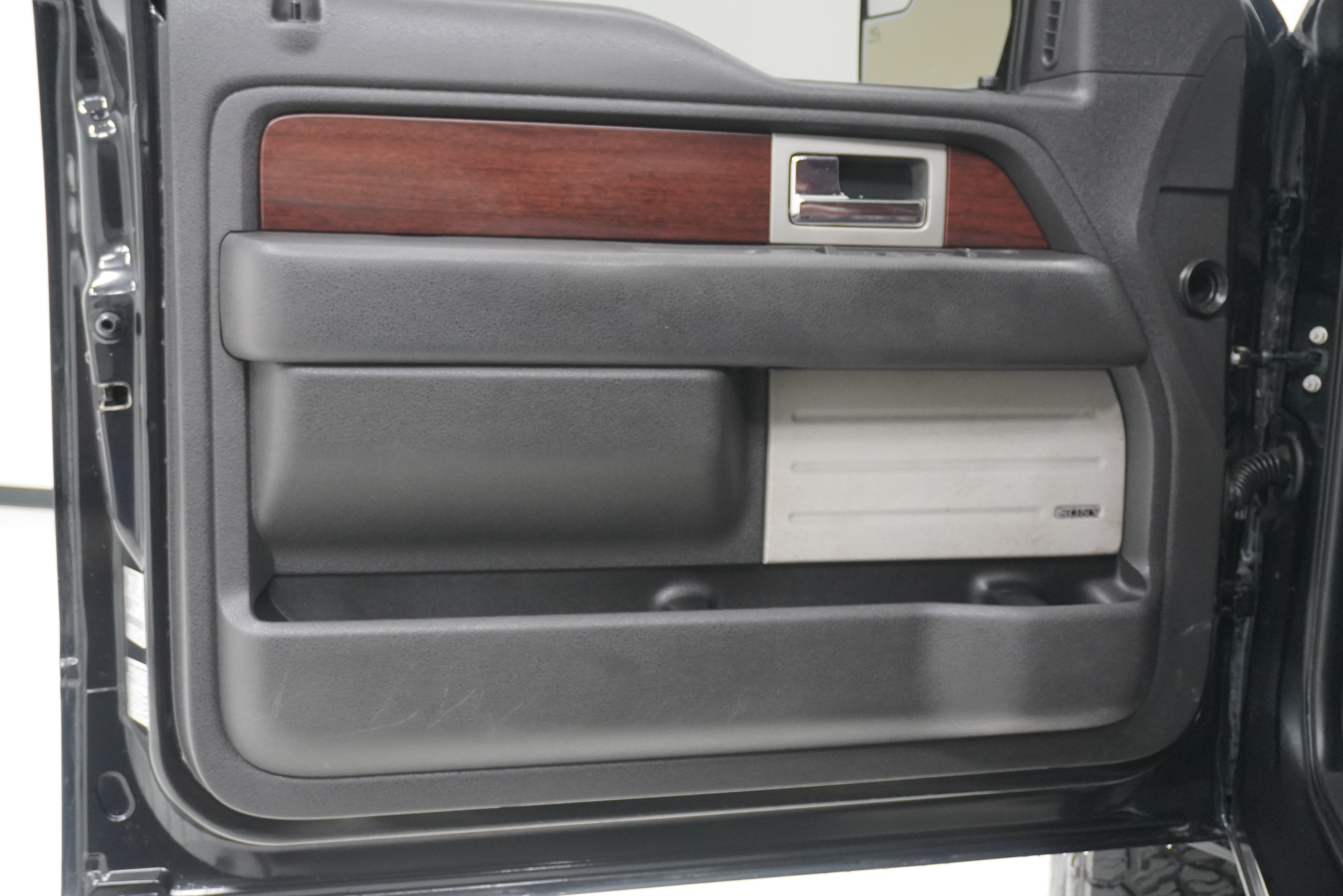 Used 2014 Ford F150 King Ranch w/ King Ranch Luxury Package AWD/4WD image 15