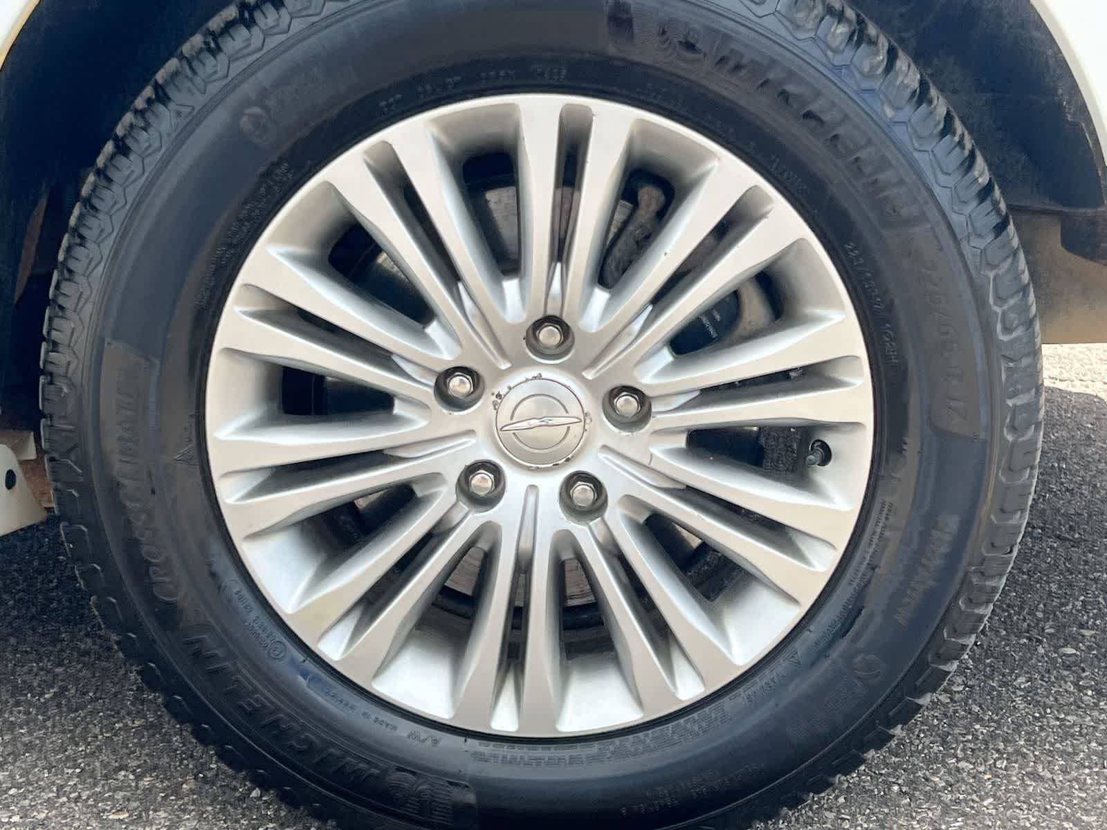Used 2015 Chrysler Town & Country Touring-L w/ Driver Convenience Group FWD image 14
