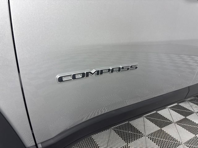 Used 2022 Jeep Compass Latitude AWD/4WD image 11