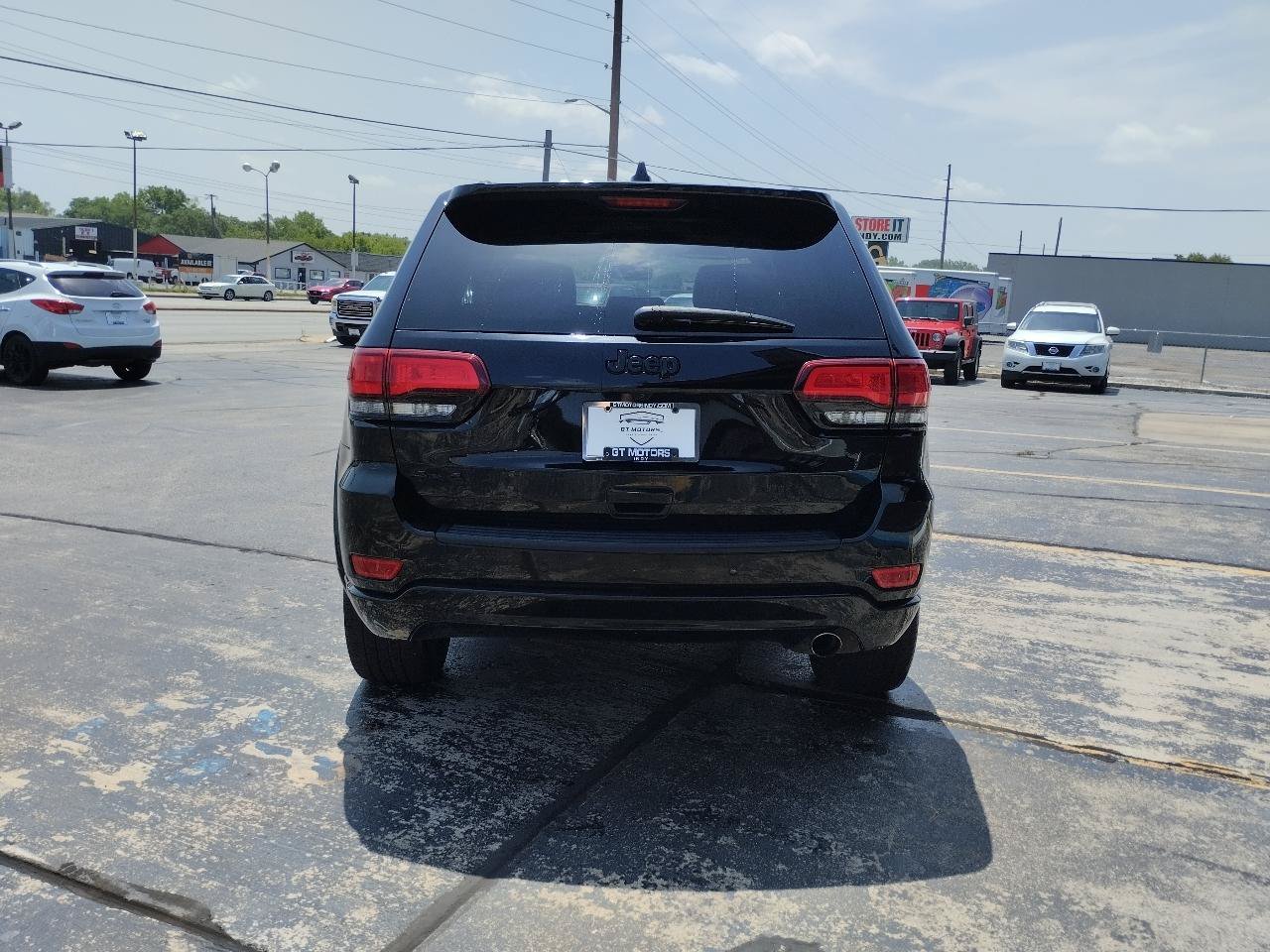 Used 2018 Jeep Grand Cherokee Altitude AWD/4WD image 9