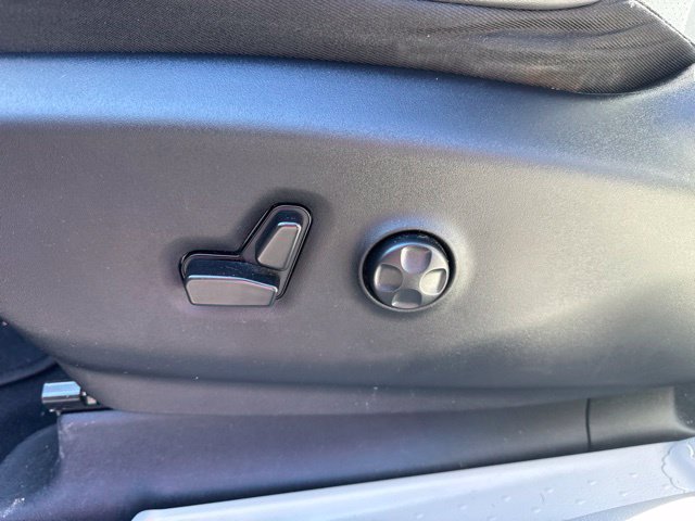 Used 2023 Chrysler Pacifica Touring-L FWD image 14